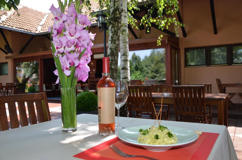 Garni Hotel Plava Laguna Ćuprija Екстериор снимка